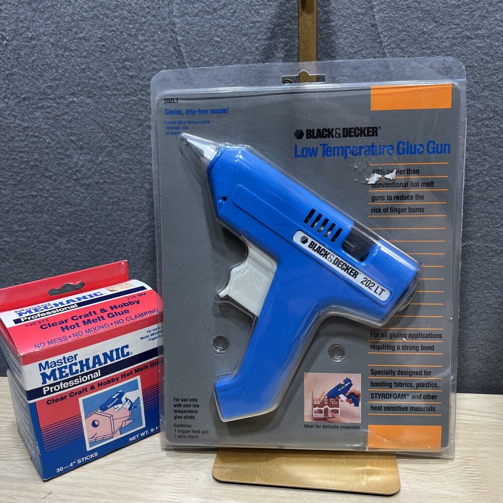 Vintage 1990 Black & Decker 202 LT Low Temperature Glue With Glue Sticks